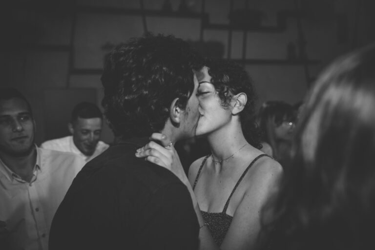 kiss cam