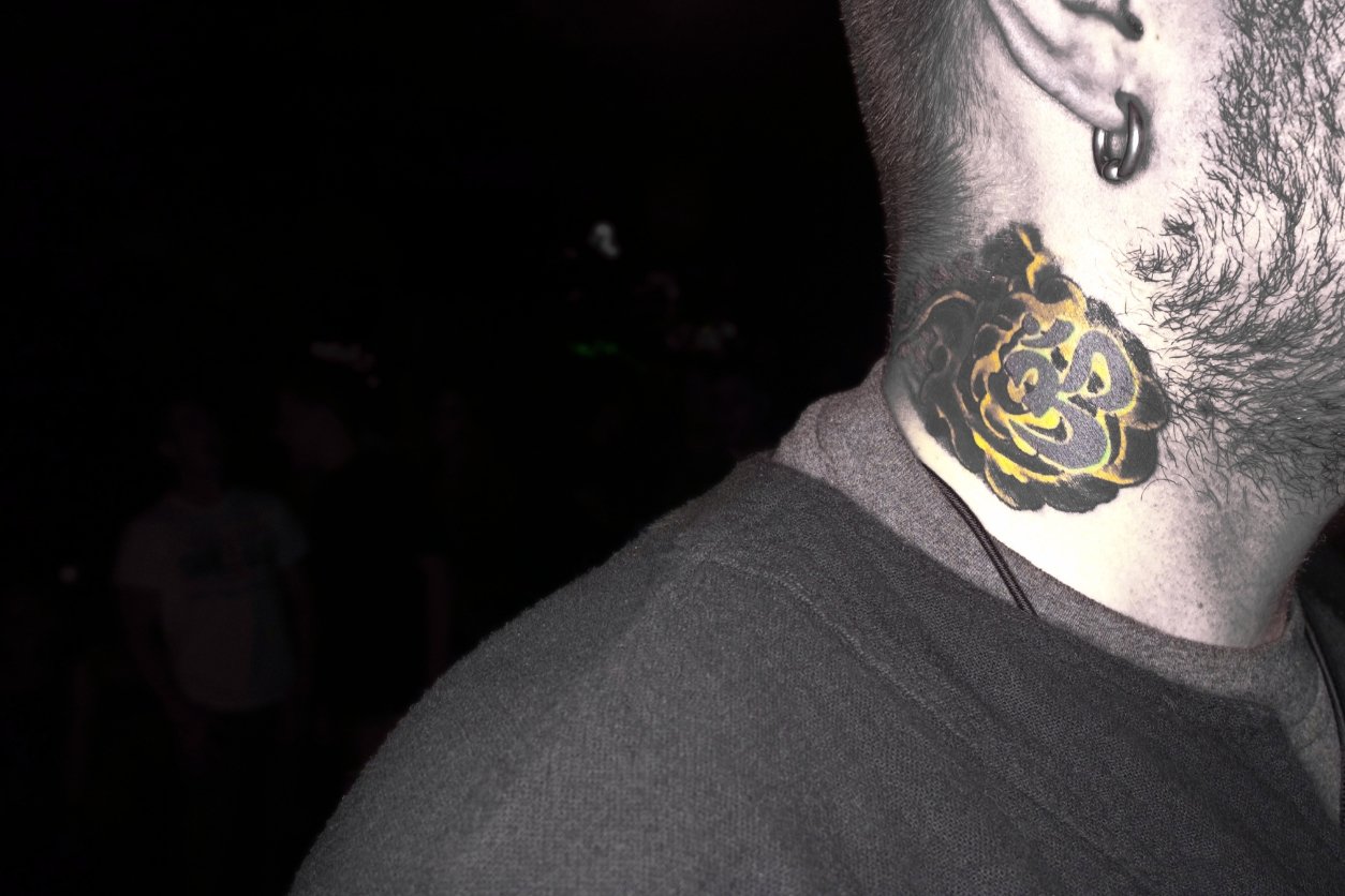 tatouage cou